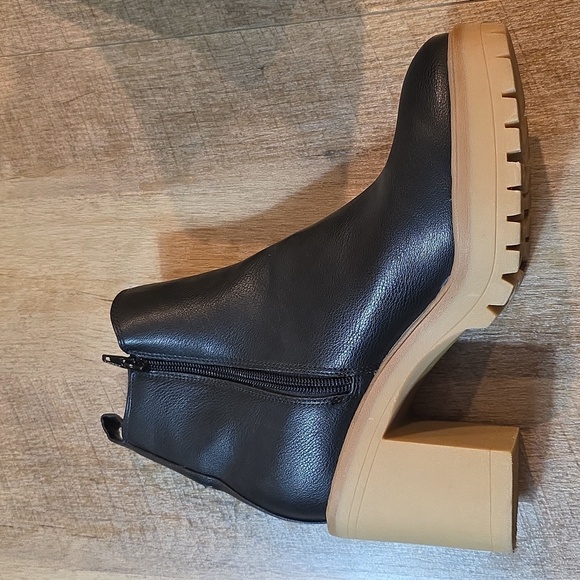 Dolce Vita - Jade Black Heeled Boots. Size 8 - Picture 6 of 7